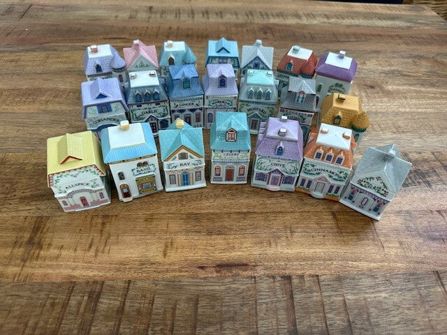 ✨ Vintage 1989 Lenox Spice Village Set – 21 of 24 Spice Jars (No Rack) – Displayed Only, 2 Chips ✨