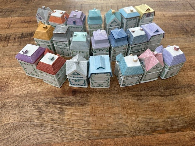 ✨ Vintage 1989 Lenox Spice Village Set – 21 of 24 Spice Jars (No Rack) – Displayed Only, 2 Chips ✨
