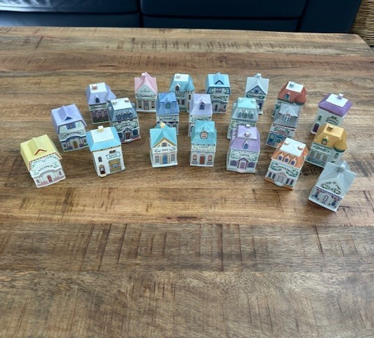 ✨ Vintage 1989 Lenox Spice Village Set – 21 of 24 Spice Jars (No Rack) – Displayed Only, 2 Chips ✨