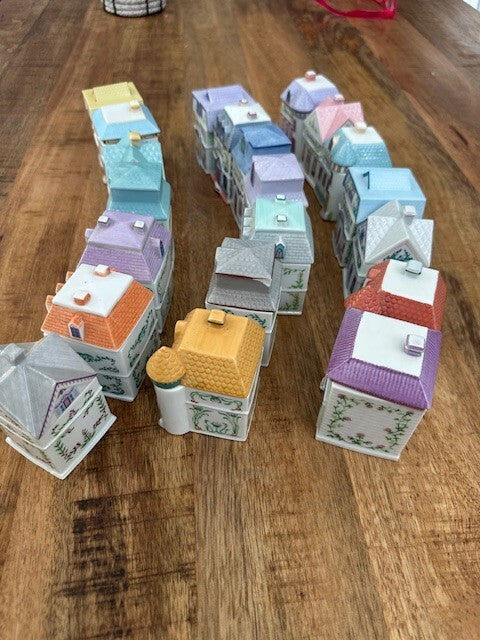 ✨ Vintage 1989 Lenox Spice Village Set – 21 of 24 Spice Jars (No Rack) – Displayed Only, 2 Chips ✨