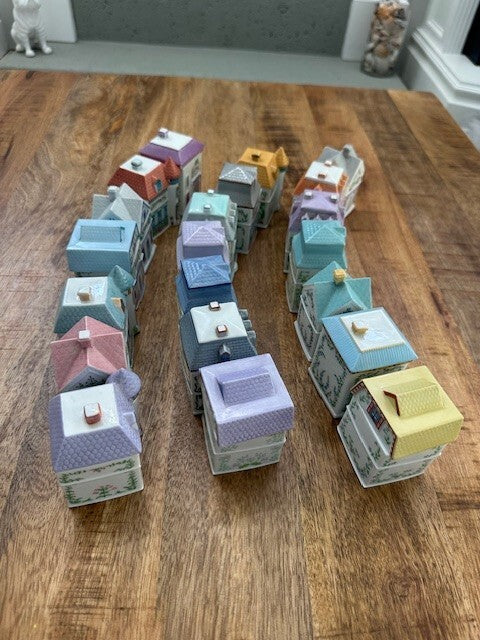 ✨ Vintage 1989 Lenox Spice Village Set – 21 of 24 Spice Jars (No Rack) – Displayed Only, 2 Chips ✨